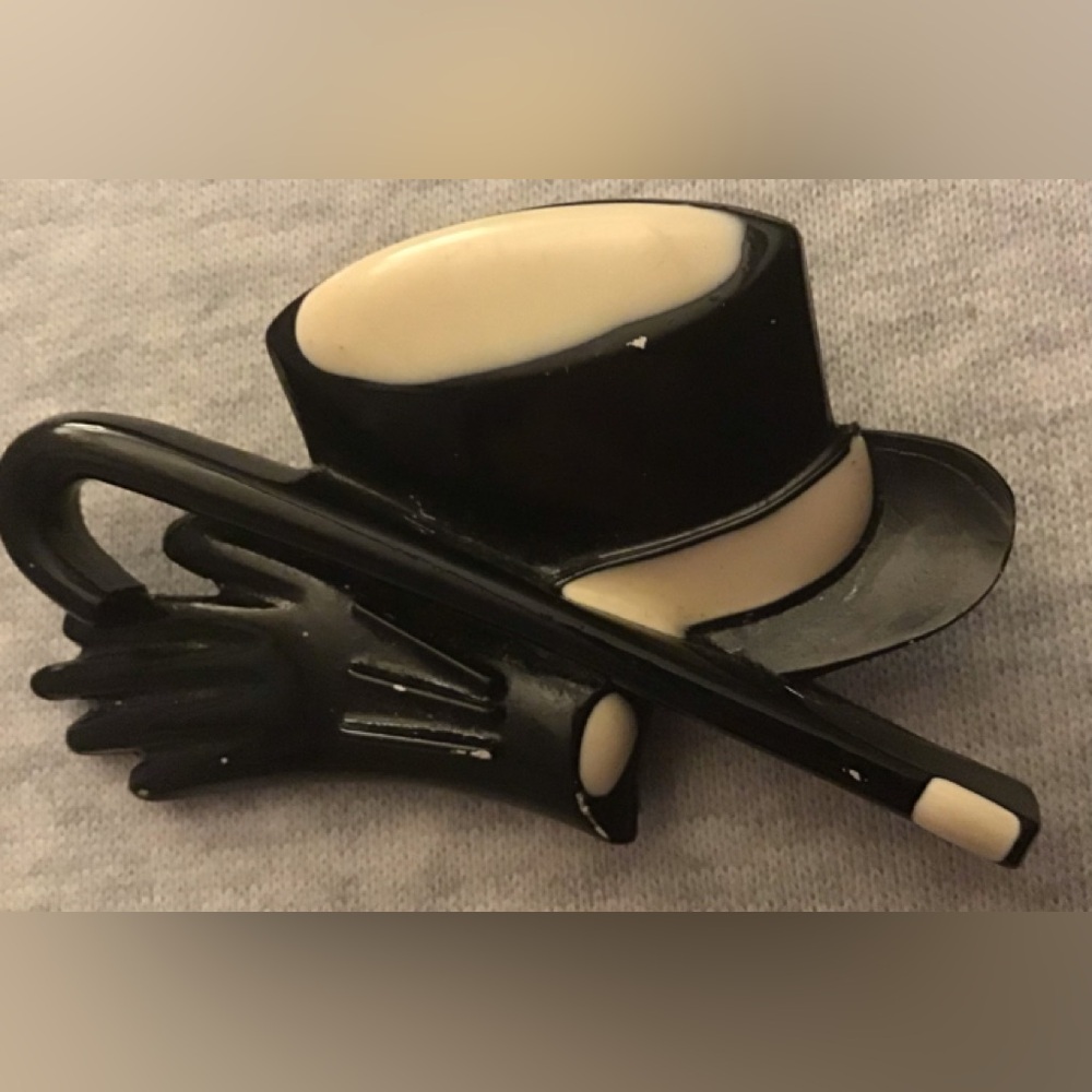 Vintage Elegant Black and Cream Women's TopHat Broach